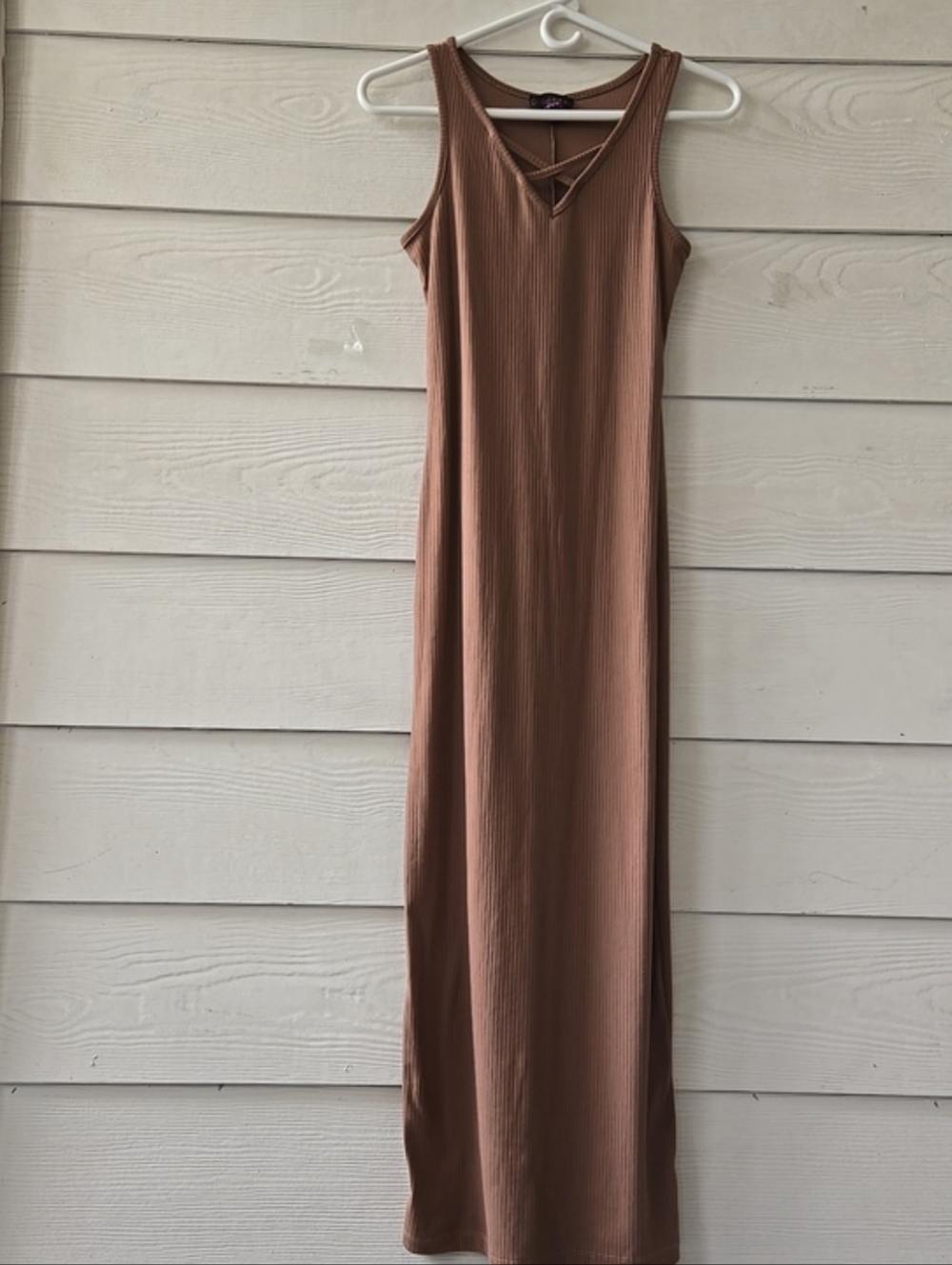 Discreet Sleeveless Ribbed Maxi Dress in Warm Brown